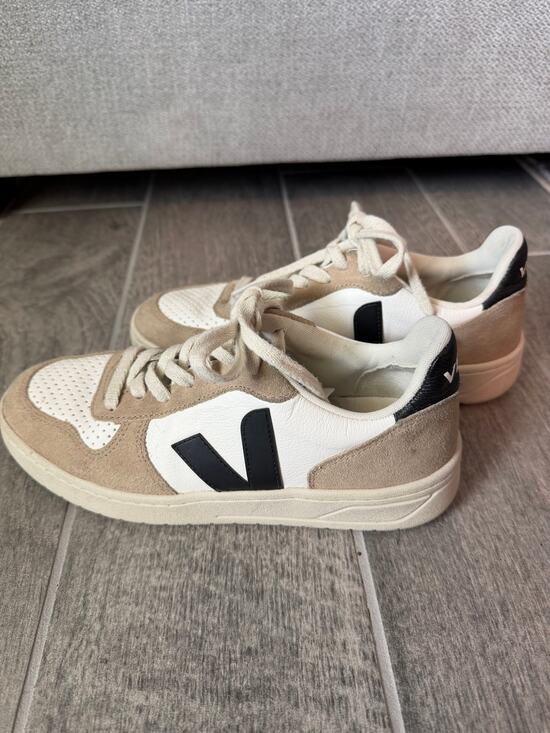Veja Shoes - Veja V-10 Extra White Black Sahara Sneakers EUC - Womens Size 8/39